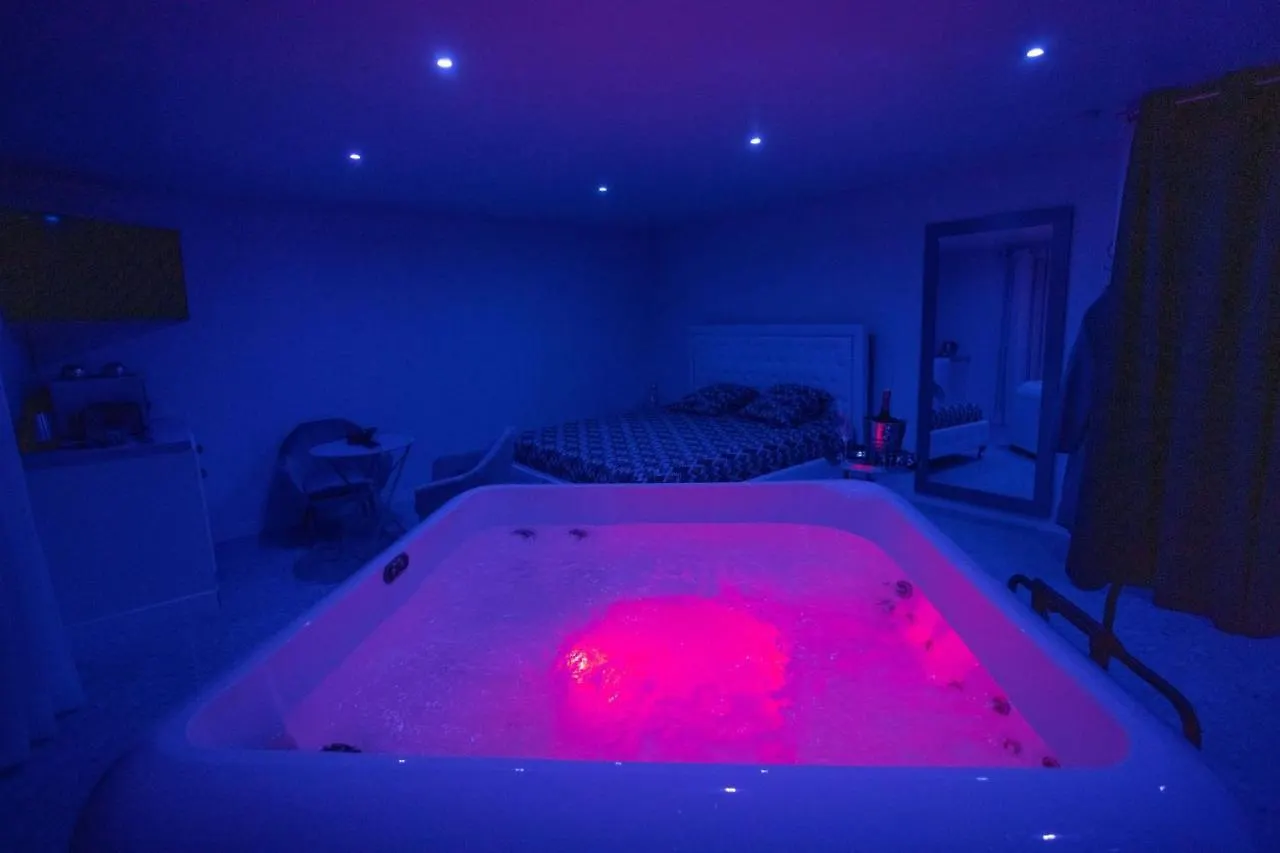 Les Suites Love 1 Spa Vue Mer Piscine Marseille Guest house