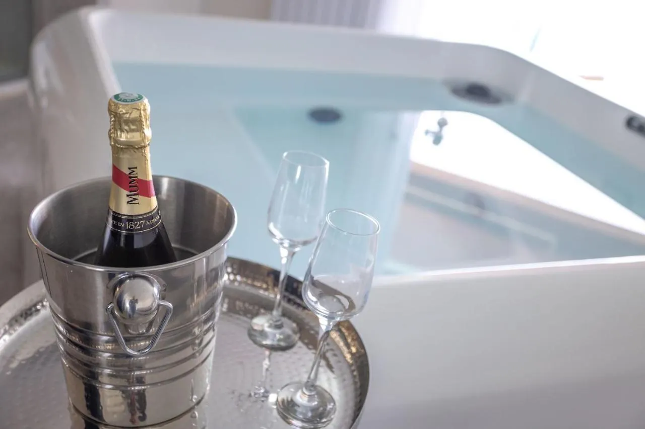 Guest house Les Suites Love 1 Spa Vue Mer Piscine Marseille France