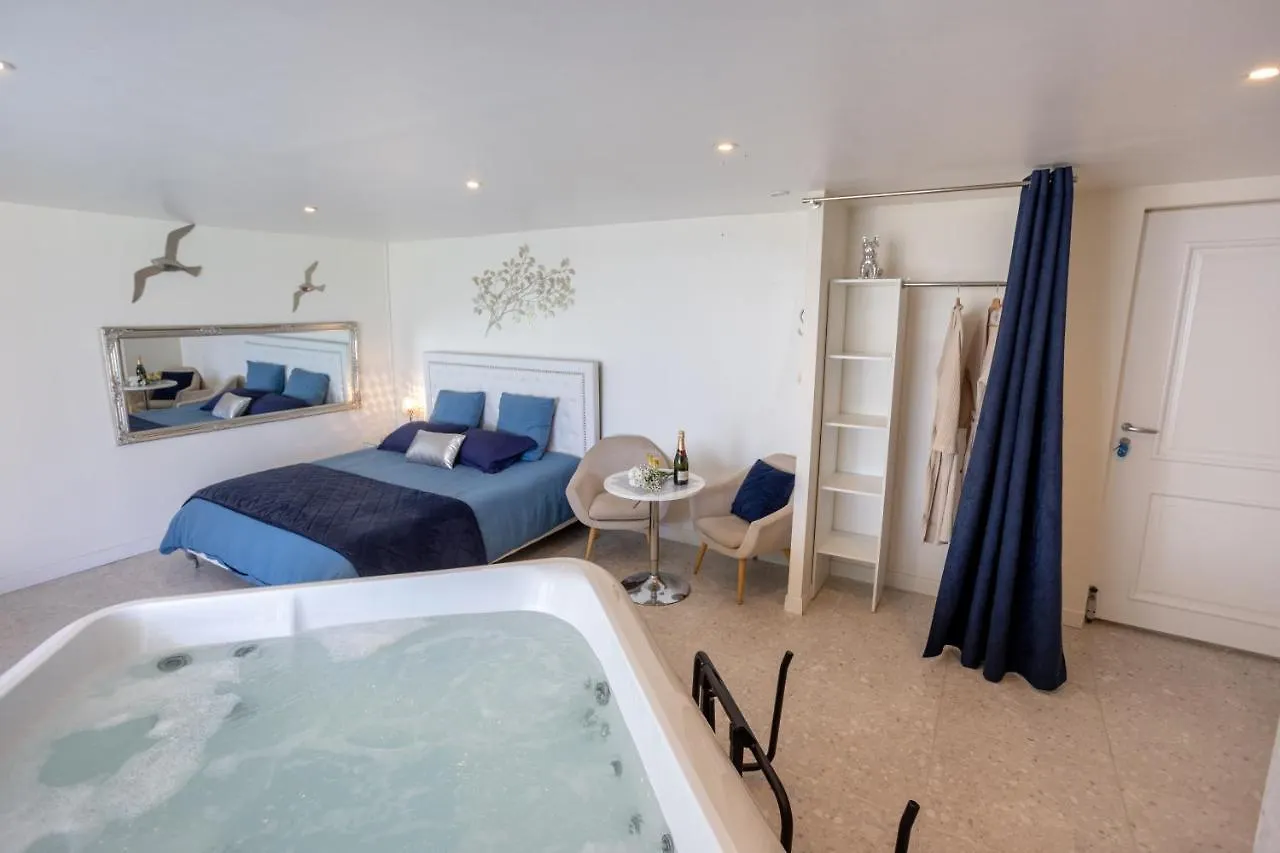 Les Suites Love 1 Spa Vue Mer Piscine Marseille Guest house